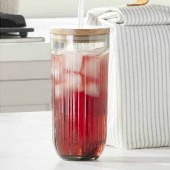 NWT, Target Hearth and Hand Fluted
Glass Tumbler with Lid and Straw. - Picture 2 of 4